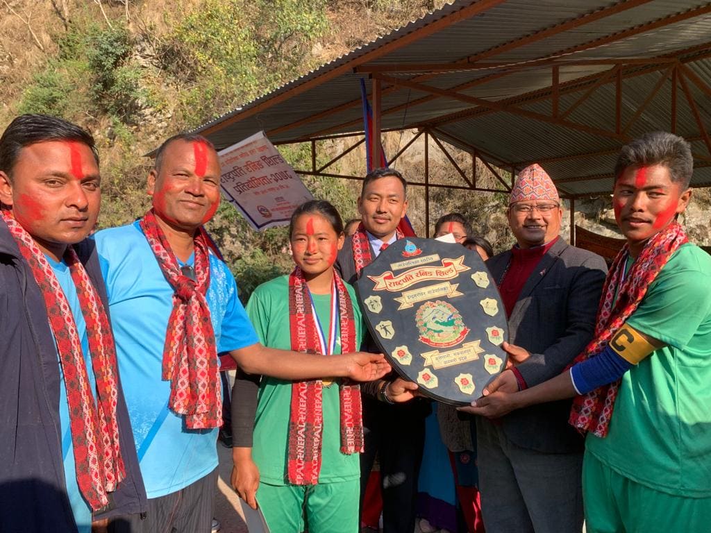 २०२७ सालमा स्थानीय समाजसेवीहरु २७ जनाले बालबालिकालाई शिक्षा दिनका लागि निजीस्रोतमा शिक्षक ब्यवस्थापन गरेर संचालनमा ल्याएको यस विद्यालयलाई तत्कालीन सरकारले २०३२ मंसिर १५ गतेदेखि स्वीकृति दिएको थियो । ग्रामीण क्षेत्रका बिपन्न आर्थिक अवस्थाका अभिभावकहरुका बालबालिकालाई स्थानीय स्तरमै गुणस्तरीय तथा जीवनउपयोगी सीप सहितको शिक्षा प्रदान गर्न यो विद्यालयले स्थापनाकालदेखि नै प्रयास गरिरहेको छ । 