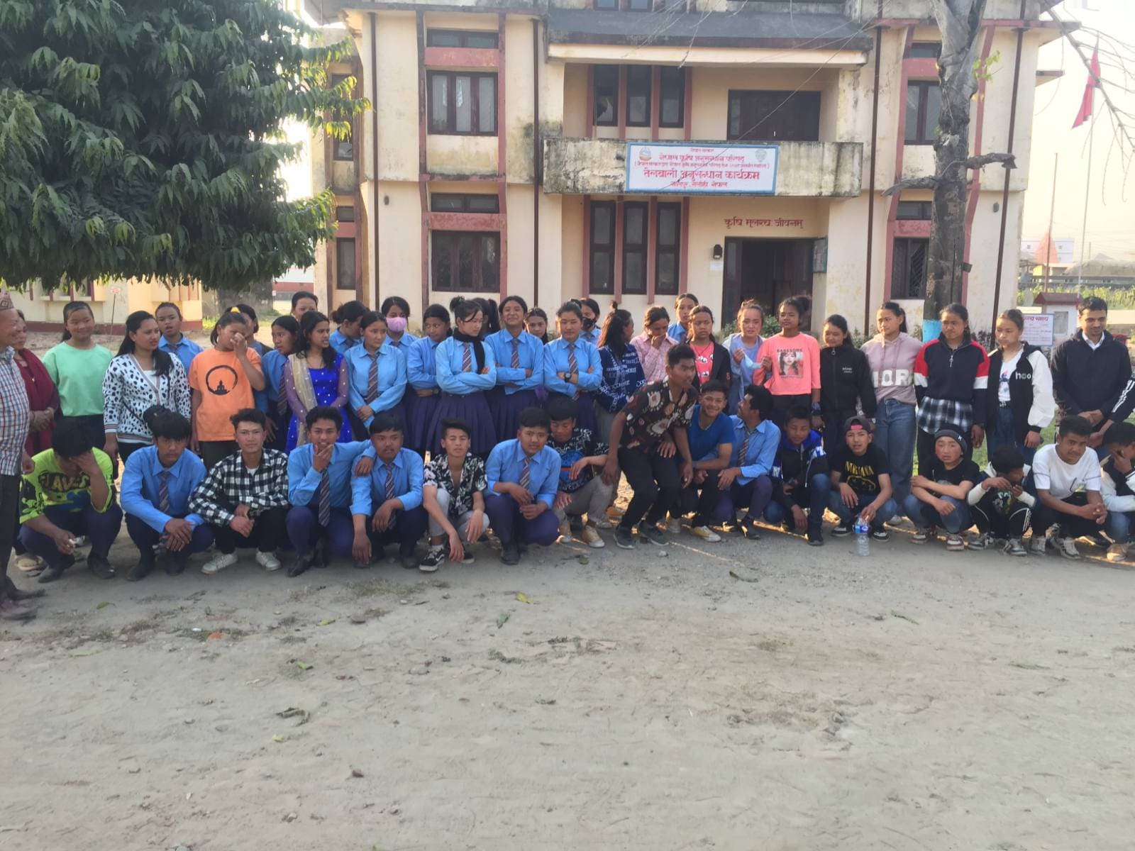 २०२७ सालमा स्थानीय समाजसेवीहरु २७ जनाले बालबालिकालाई शिक्षा दिनका लागि निजीस्रोतमा शिक्षक ब्यवस्थापन गरेर संचालनमा ल्याएको यस विद्यालयलाई तत्कालीन सरकारले २०३२ मंसिर १५ गतेदेखि स्वीकृति दिएको थियो । ग्रामीण क्षेत्रका बिपन्न आर्थिक अवस्थाका अभिभावकहरुका बालबालिकालाई स्थानीय स्तरमै गुणस्तरीय तथा जीवनउपयोगी सीप सहितको शिक्षा प्रदान गर्न यो विद्यालयले स्थापनाकालदेखि नै प्रयास गरिरहेको छ । 